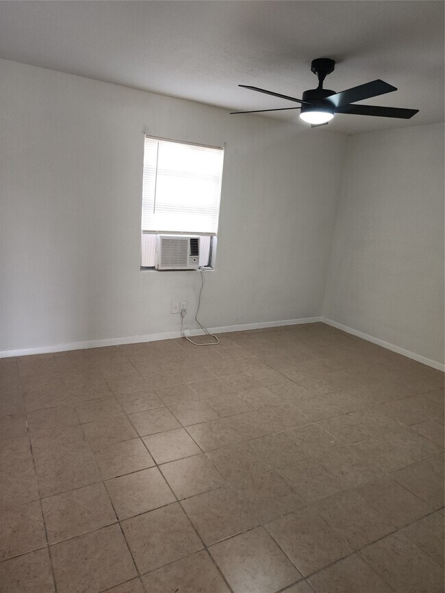 Building Photo - 14033 Garber Ln