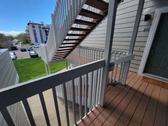 Building Photo - Adorable and Sunny One Bedroom Apartment near CU in Central Boulder