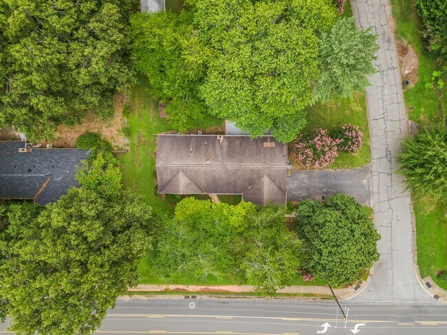 Building Photo - Beautiful Sherwood Location
