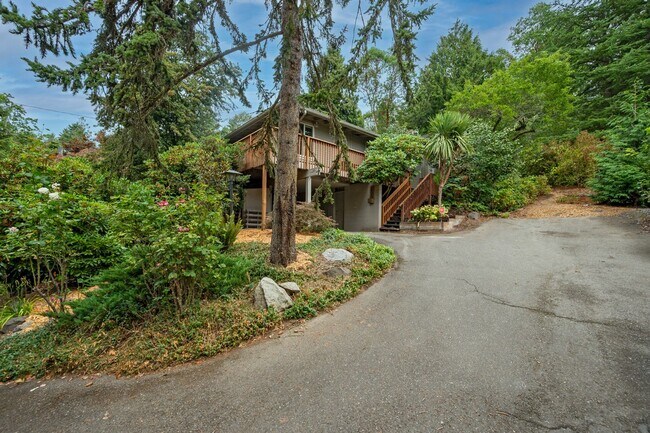 Building Photo - 5008 Puget Blvd SW