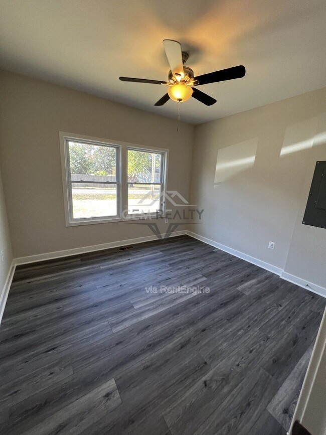 Building Photo - 38 Meadow View Ln