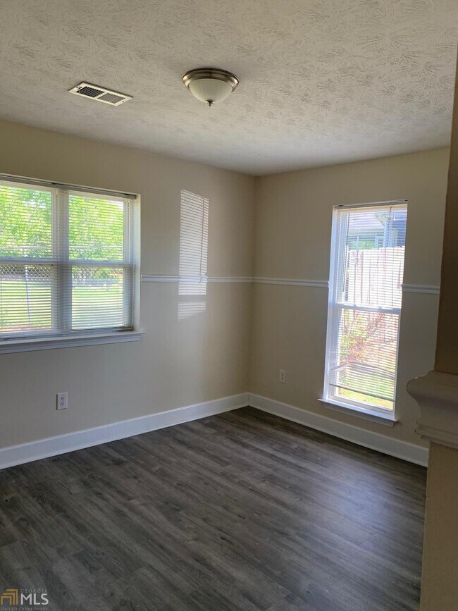 Building Photo - 5640 Raintree Trce