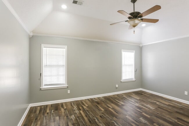 Building Photo - 8036 New Castle Cove