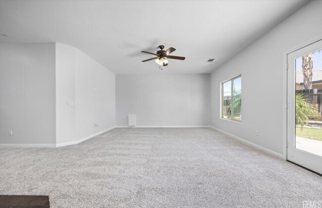 Building Photo - Luxury Furnished 4-Bed Home w/ Pool, Spa, ...