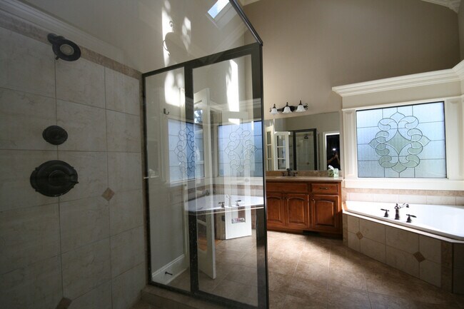 Building Photo - 27 Carriage Hill
