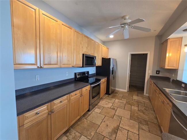 Building Photo - 7423 Southwind Dr