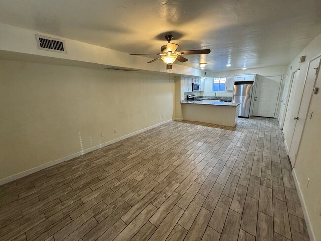 Building Photo - 6140 W Townley Ave