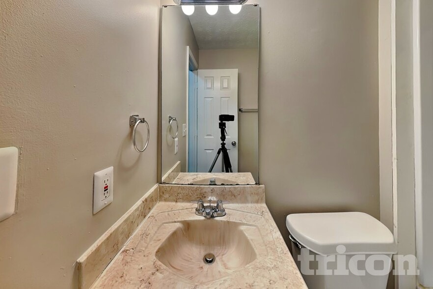 Building Photo - 9159 Tara Dr SW
