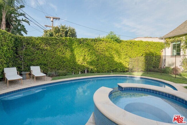 Building Photo - 513 N Mansfield Ave