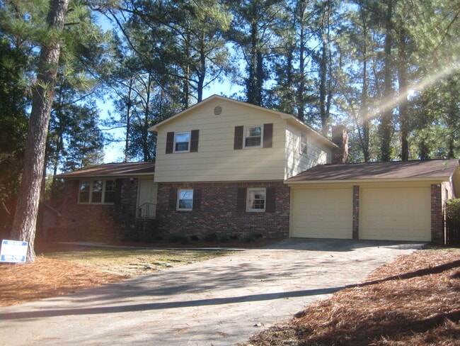 Building Photo - 6420 Cloverdale Dr