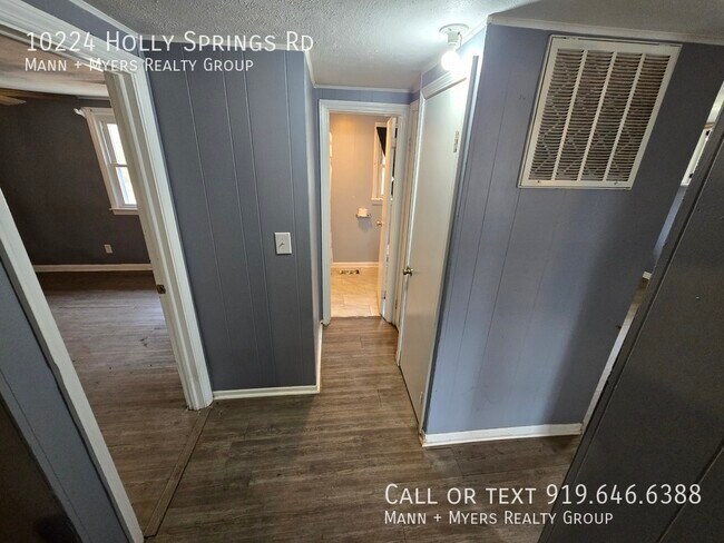 Building Photo - 10224 Holly Springs Rd