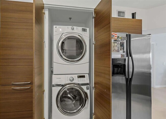 Building Photo - Gorgeous 2 bedroom 2 bath In Aventura on t...