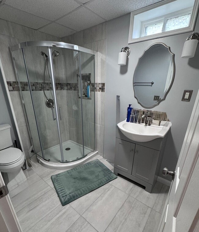 Building Photo - 9 Sunblaze Dr