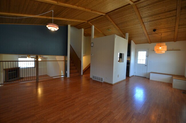 Building Photo - 4 Bedroom Home Available Near COS Airport!