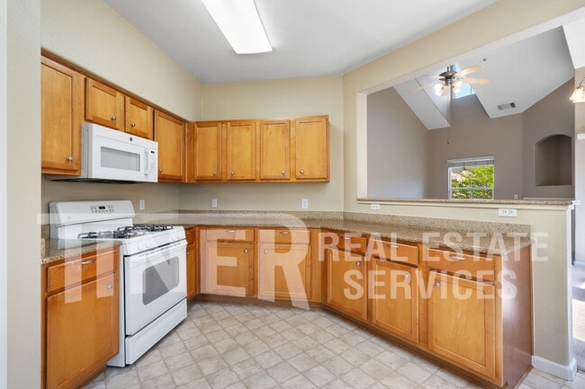 Building Photo - 5350 Dunlay Dr