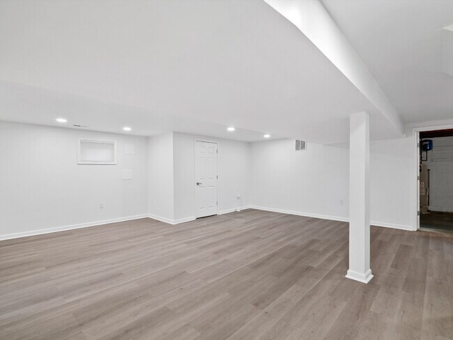 Building Photo - 6095 Wilson Blvd