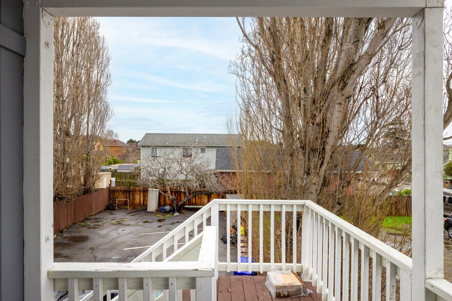 Building Photo - 512 Barrett Ave