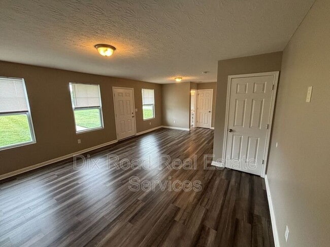 Building Photo - 424 W Kemper Rd