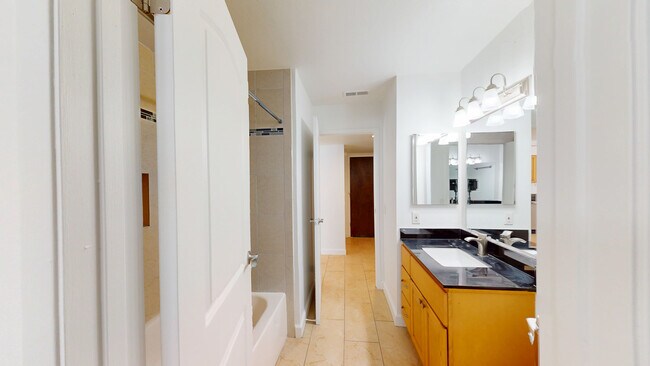 Building Photo - 37-1 Clay Ct-37