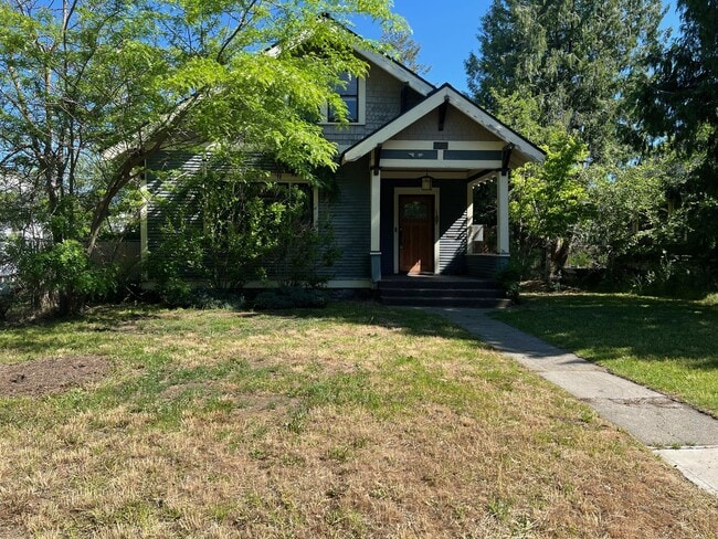 Building Photo - Garland District Home!