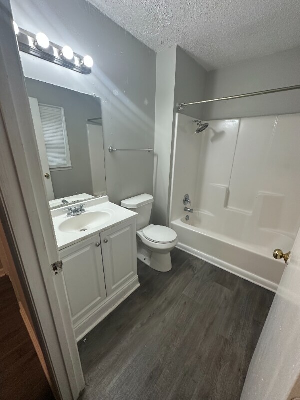 Building Photo - 219 W Flower St