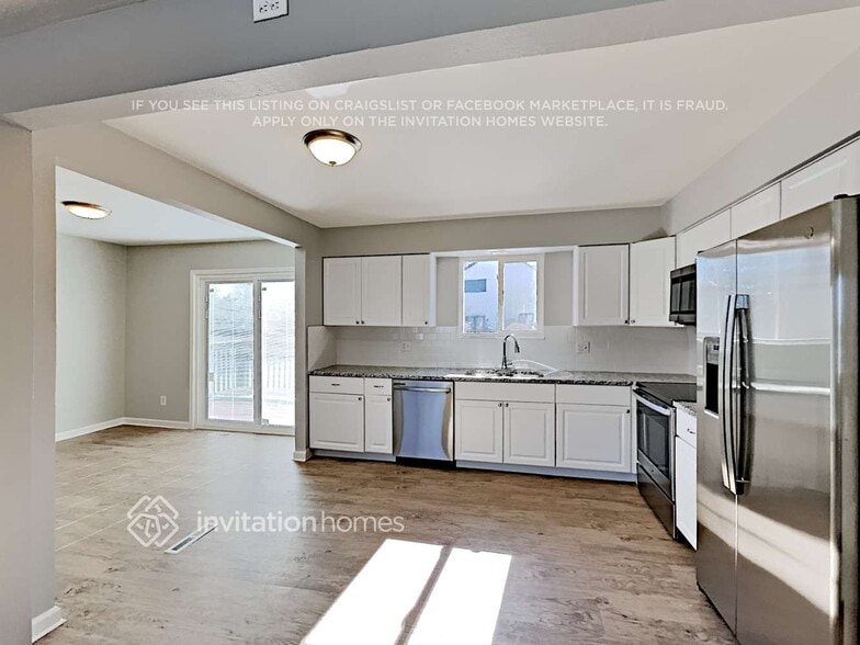 Building Photo - 10620 W 103rd Ave