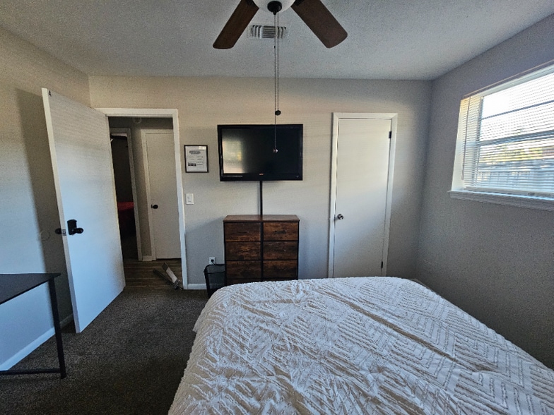 Building Photo - 7567 Wendell Dr