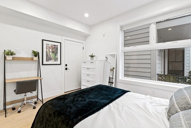 Building Photo - 71 Border St