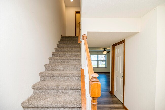 Building Photo - 13 Yorkshire Dr