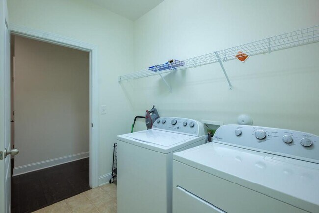Building Photo - 411 Alamosa Pl
