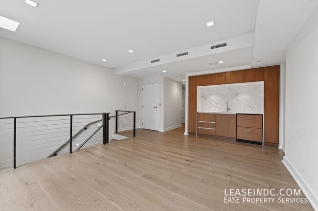 Building Photo - 1332 8th St NW