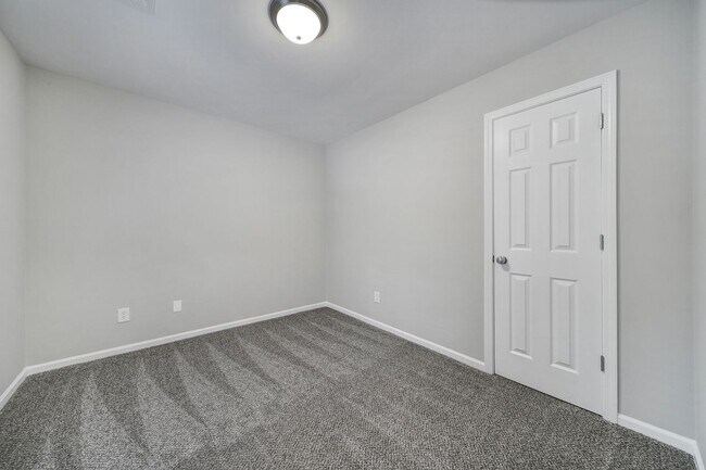 Building Photo - Lovely 4 Bed 2 Bath Home in Charlotte!