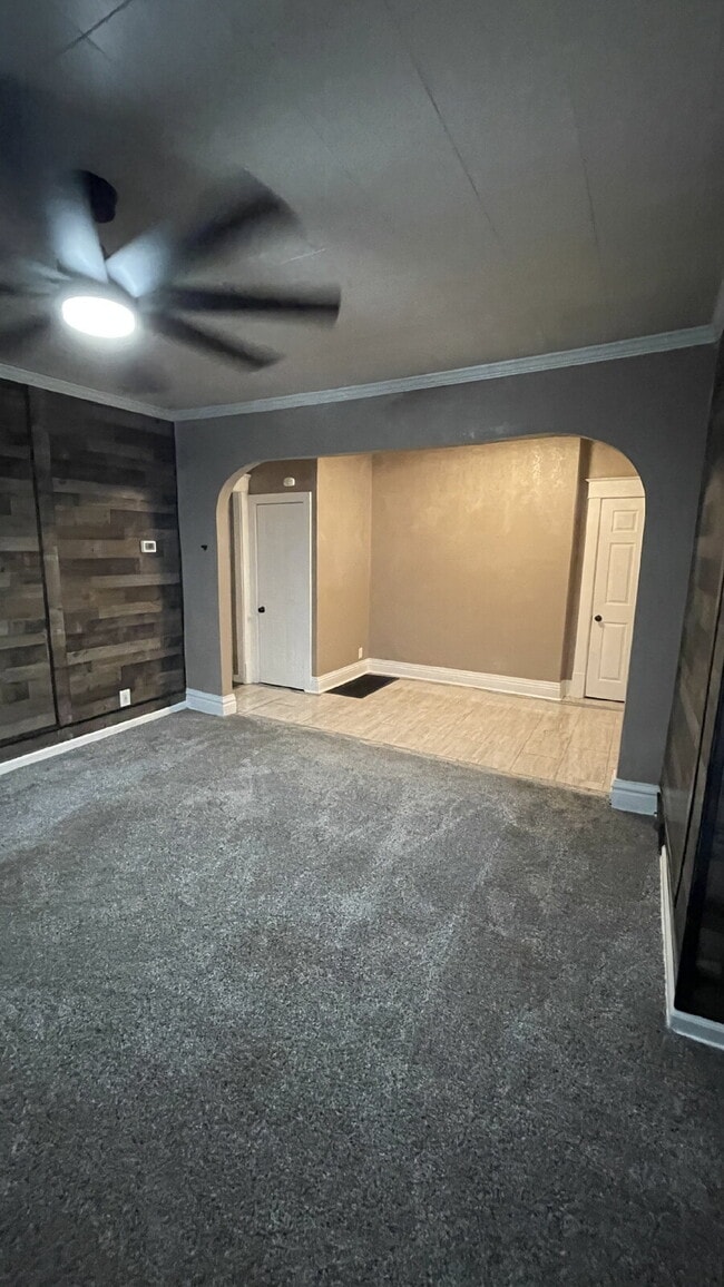 Building Photo - Cozy, Updated 1-Bed Apartment Near Downtown Sharon with In-Unit Laundry!