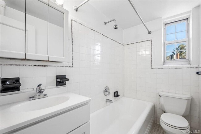 Building Photo - 45 Popham Rd