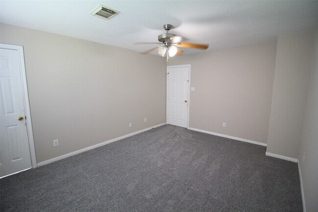 Building Photo - 2117 Whittier Dr