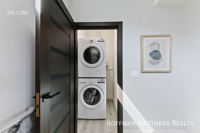 Building Photo - 13621 N Fellows Ave