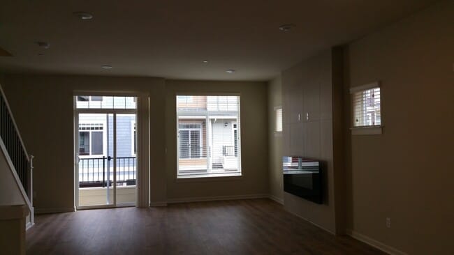 Building Photo - 427 NE Tork Pl