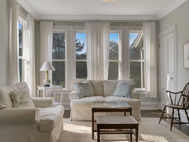 Building Photo - 51 Quogue St