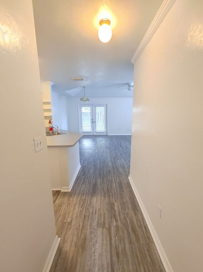 Building Photo - *RENT SPECIAL $100 OFF RENT NEW PRICE $195...