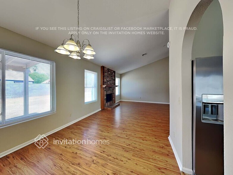 Building Photo - 668 E Manor Dr