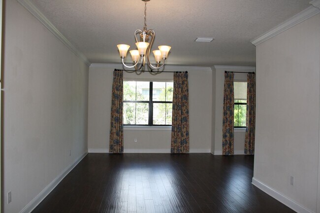 Building Photo - Beautiful Townhome on Peaceful Conservatio...