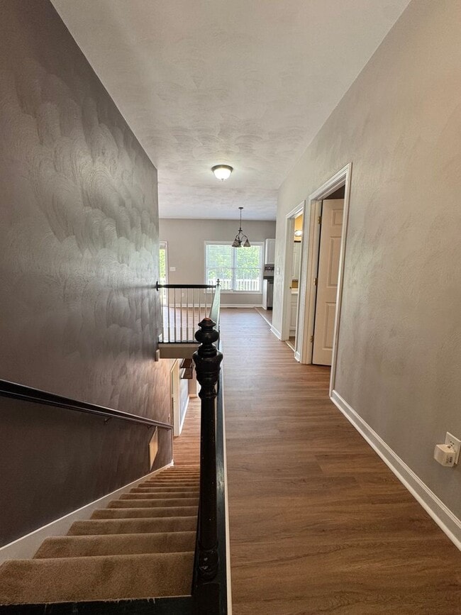 Building Photo - Updated and Spacious 3BR 2Bath House for rent