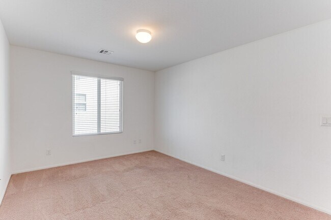 Building Photo - SINGLE HOME 3 BEDROOM 2 BATH