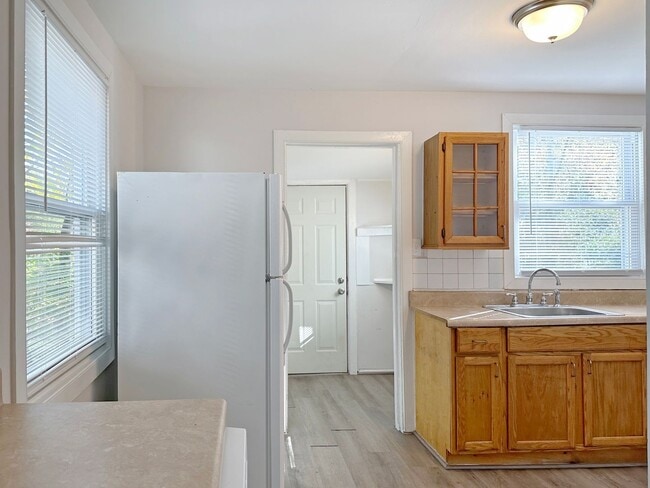 Building Photo - **HOLIDAY MOVE IN SPECIAL: $200 OFF 1st MO...
