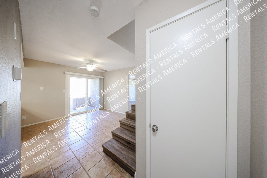 Building Photo - 4555 W Continental Dr