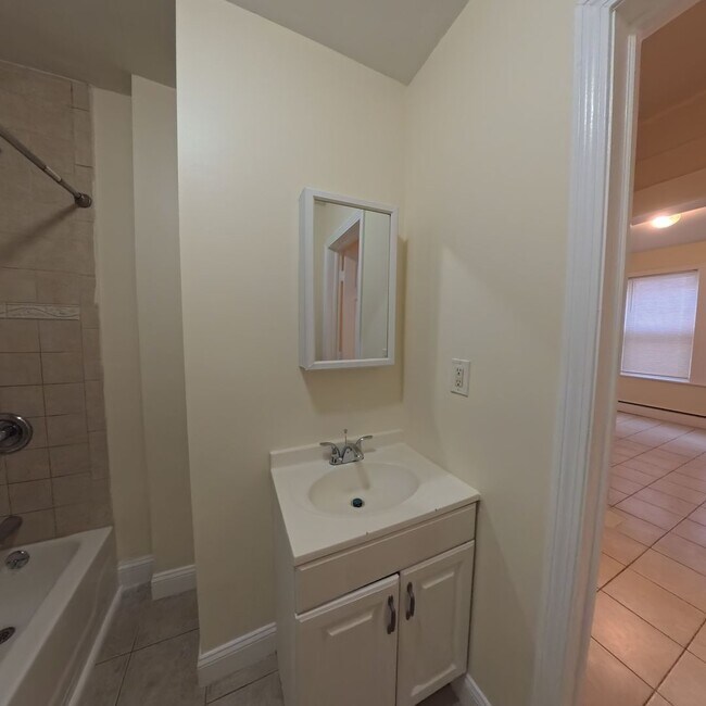 Building Photo - 140-142 Lorraine St