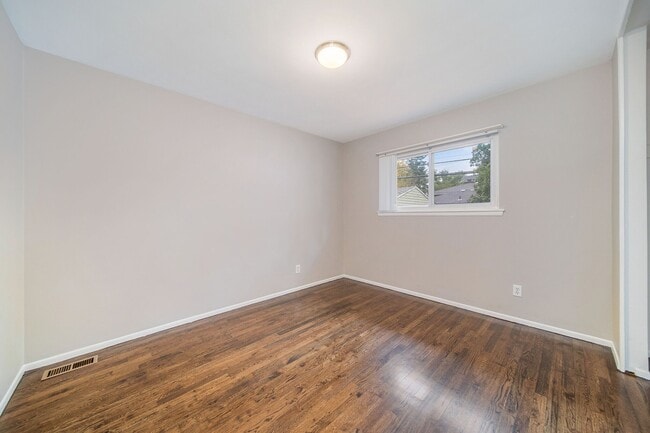 Building Photo - 308 N Campbell Rd
