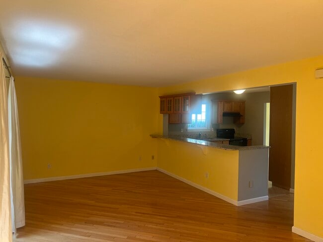 Building Photo - 53 Tunxis St