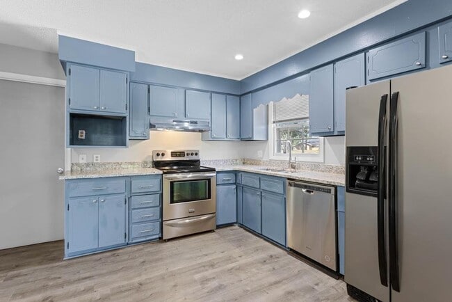 Building Photo - Spacious Brick Home with Modern Upgrades &...
