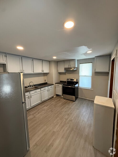Building Photo - 1365 Capouse Ave